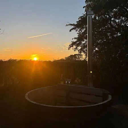 Half-timbered House From 1894 With Wilderness Bath 度假居 尼斯泰兹